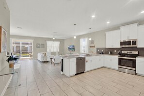 8946-titanium-way--davenport--fl-33896---04.jpg