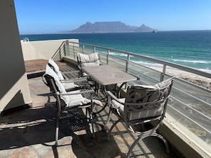 Sit outside and enjoy the magnificent views of the ocean and Table Mountain, or lie on the sun beds and soak up the sun!