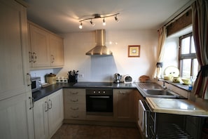  Fully fitted Kitchen
