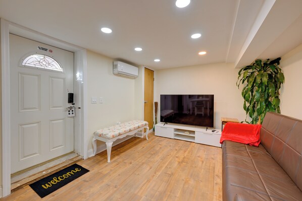 Elmont Vacation Rental | 1BR | 1BA | 700 Sq Ft | Stairs to Access