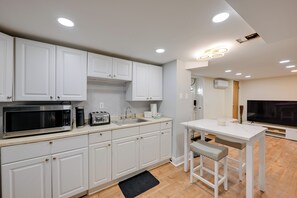 Kitchen | Cooking Basics | Free WiFi