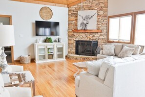 Beautiful living room w/gleaming hardwood floors and floor to ceiling fireplace 