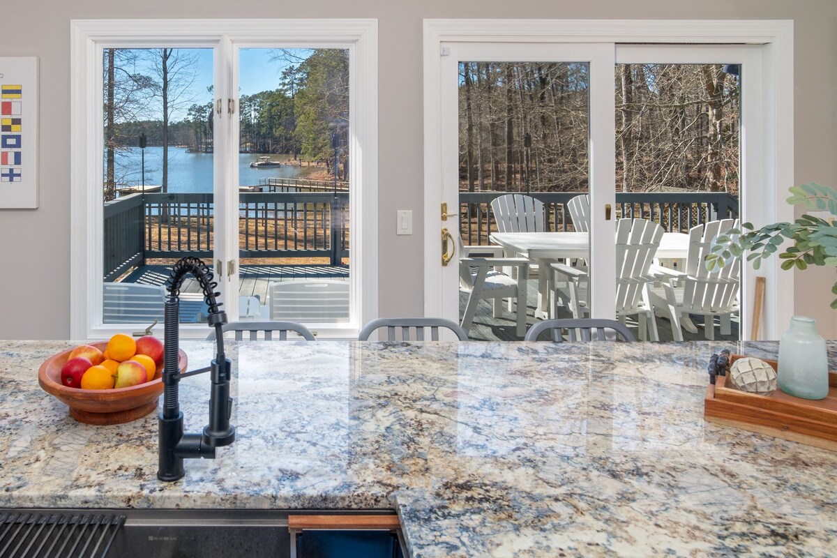 The Retreat at Lake Murray w/ direct lake access offers stunning views for R&R.