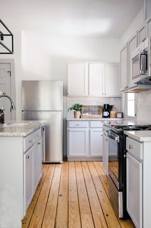 Full kitchen with complete cookware and tableware