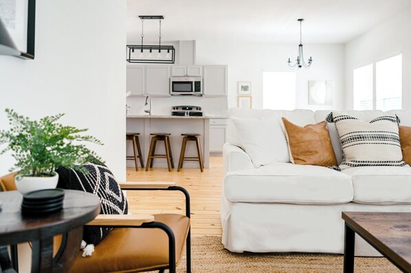 3 BR modern cottage