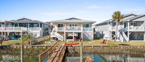 Natural deep water canal, waterfront views, floating dock, kayak included