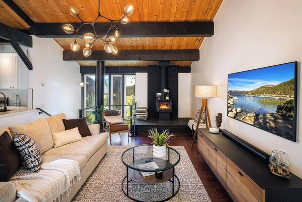 Cozy, inviting living room you won't want to leave, with room for the whole family!