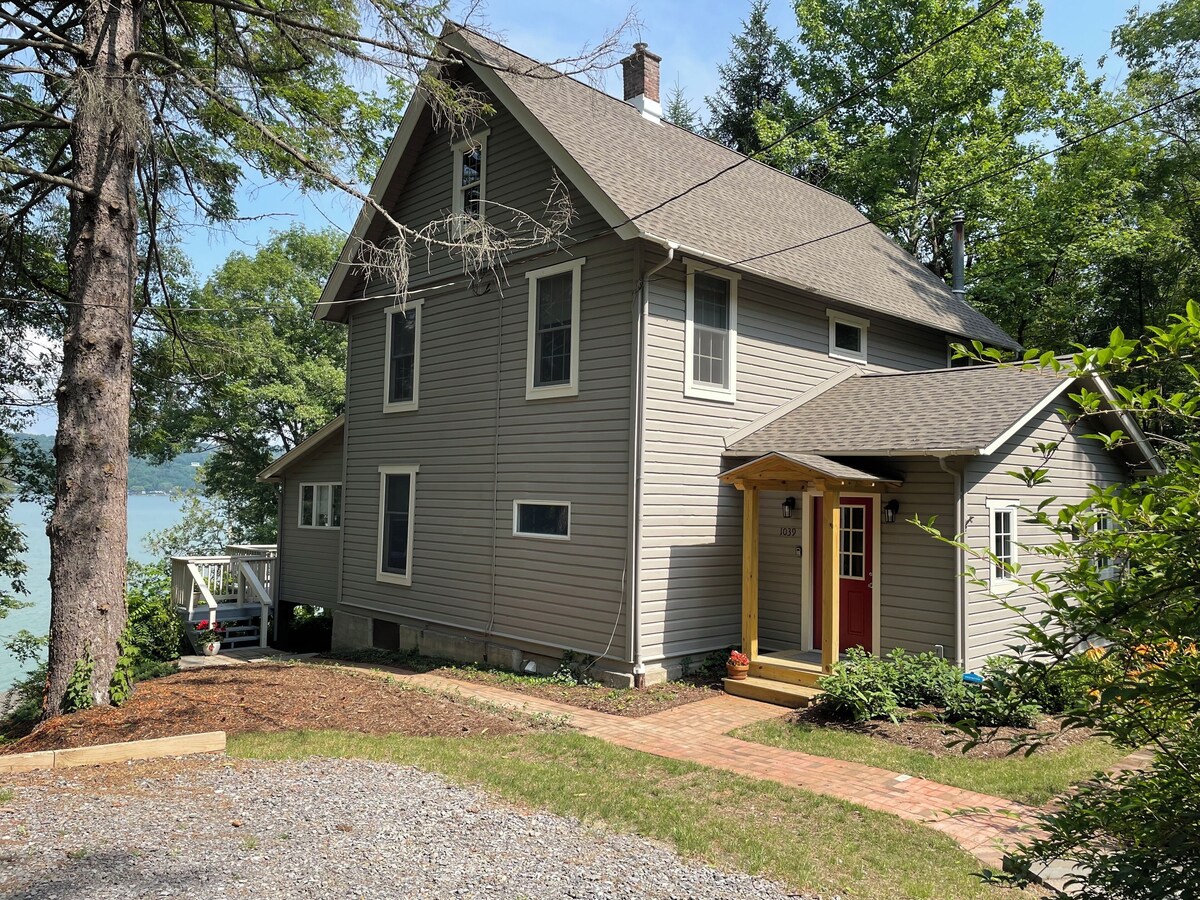 Beautifully remodeled lake house, 5 minutes from downtown