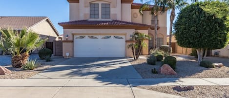 House with driveway parking