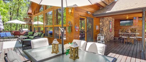 Pinetop Vacation Rental | 4BR | 3BA | 3,050 Sq Ft | Stairs Required