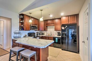 Kitchen | Single-Story Unit | 3rd-Floor Condo | Smart TV in Each Bedroom