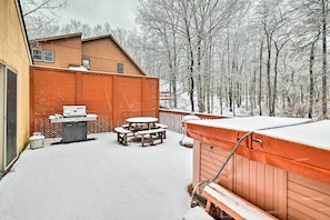 Deck | Private Hot Tub | Fire Pit