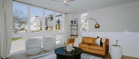 Dazzling living room space and private workspace