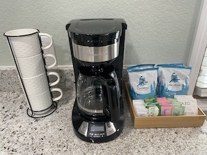 Kaffee und/oder Kaffeemaschine
