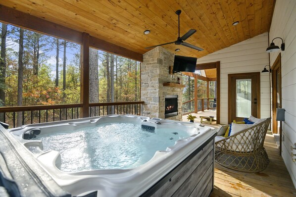 Large 4 person hot tub to relax in on the back deck.