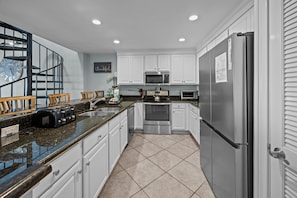 Fully equipped kitchen
