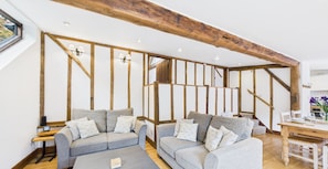 The Cote, Little Upton Farm, Farm Stay