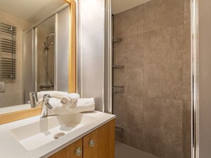 Spiegel, Zapfhahn, Eigentum, Sinken, Armatur, Gebäude, Badezimmerschrank, Bad Sink, Badezimmer, Holz