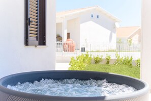 Bain à remous extérieur