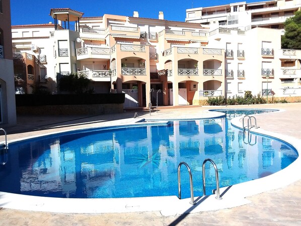 Swimming pool