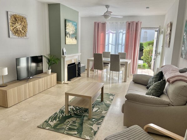 Spacious lounge with double sofabed & English TV