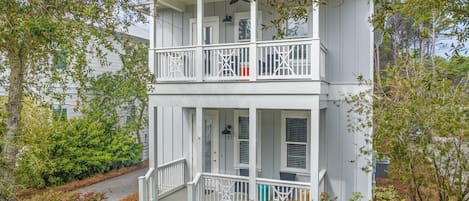 30A Pet Friendly Beach House - Sails and Trails