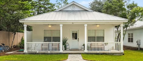 30A Beach House - Coconut Cottage