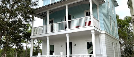 WELCOME TO THE POPPY HOUSE IN SEASIDE, FLORIDA!