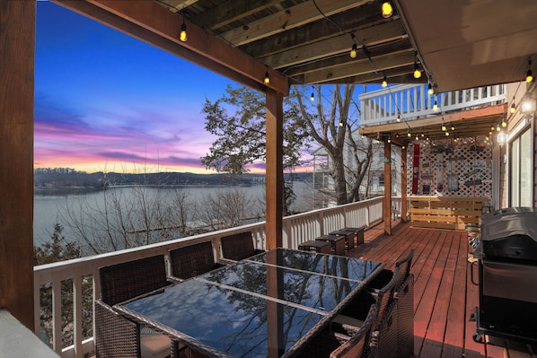 The Deck Life of Vista Del Lago Offers Amazing Views & Great Spaces to Gather