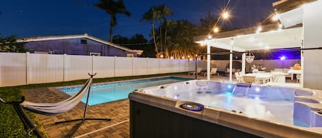 Enjoy yourself in the Jacuzzi at night time.