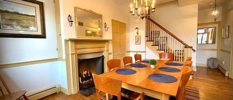 FORMAL DINING ROOM W/ GAS FIREPLACE