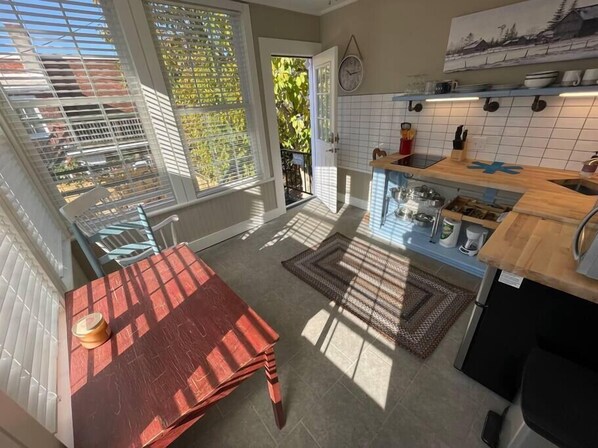 GARDEN LOFT KITCHENETTE