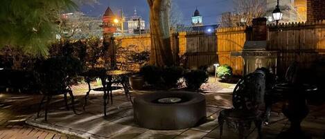 Downtown Lancaster - Pristine Outdoor Courtyard