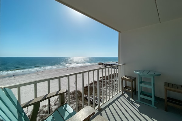 Amazing 6th floor balcony beach view!!