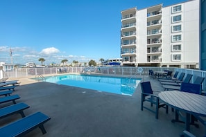 Relax by the pool!!
