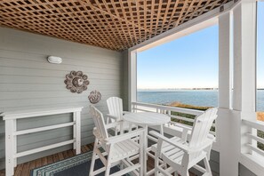 PC913: Captain's Quarters | Private Covered Deck