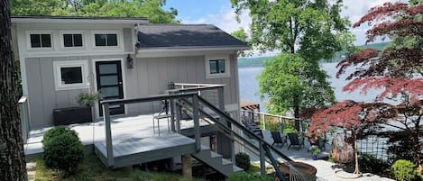 Second story deck and upper entrance
