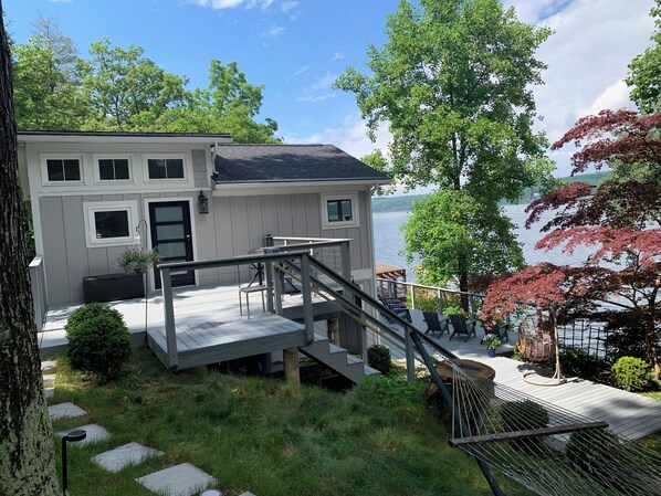 Second story deck and upper entrance