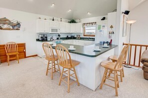 Surf-or-Sound-Realty-Checkmate-647-Kitchen-1