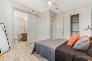 There's direct access to the bathroom from the master room for your convenience!