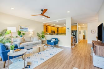 Tranquil condo with pools, hot tub, jetted tub, grill & board games - near beach