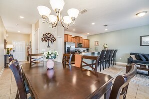 8944CubanPalmRd_05
