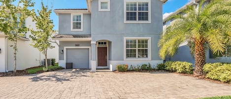 4795 Kings Castle Cir_Storey Lake_01.jpg