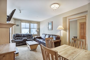 Living Room,Furniture,Indoors,Couch,Table