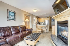 Living Room,Indoors,Furniture,Couch,Fireplace