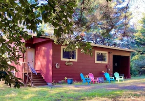 Seaglass cottage~ Red & Yellow 2 bedroom & 1 bath, with kitchen, fireplace stove