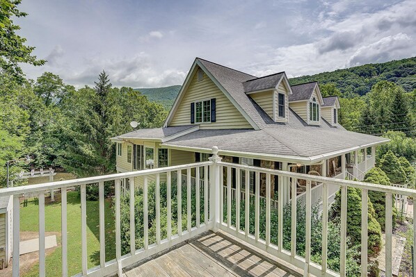 Deck overlooking the Jackson River and Mountains