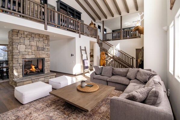 Expansive Great Room with the perfect mountain vacation vibe.