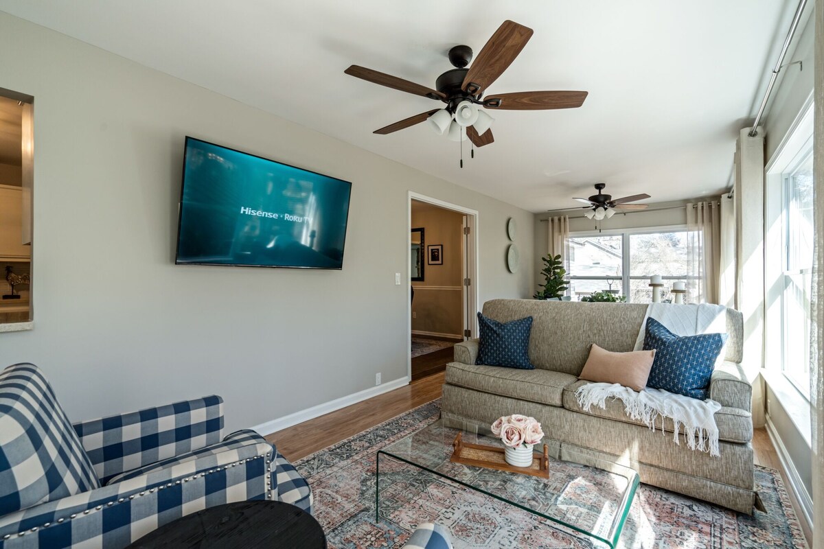 Decked Out Getaway: Pine MTN Trail, Pet Friendly