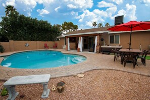 A Sunburst Sanctuary w/ pool & hot tub located in the heart of North Scottsdale